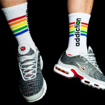   Addiction Pride – divatos, színes zoknik érzéki stílusban