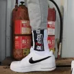 SMELLY Sk8erboy – stílusos fehér zokni skate-rajongóknak