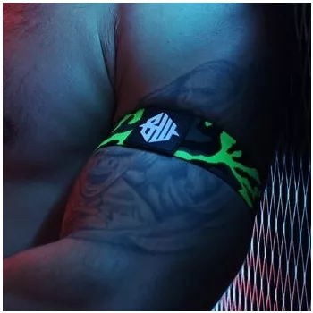 Neo Camo fekete-zöld neon karszalagok