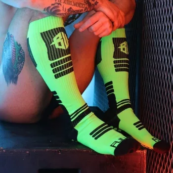 Hypnotix – neon fekete-zöld magasszárú zoknik